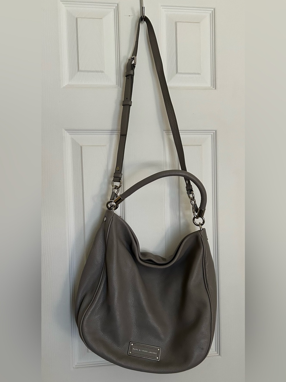Marc by Marc Jacobs Too Hot to Handle Hobo bag in Cement